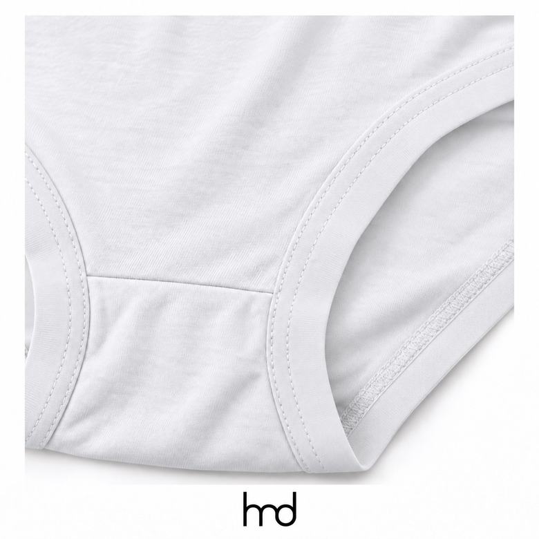 Quần lót nữ trơn cạp trung màu trắng, cận bề mặt vải